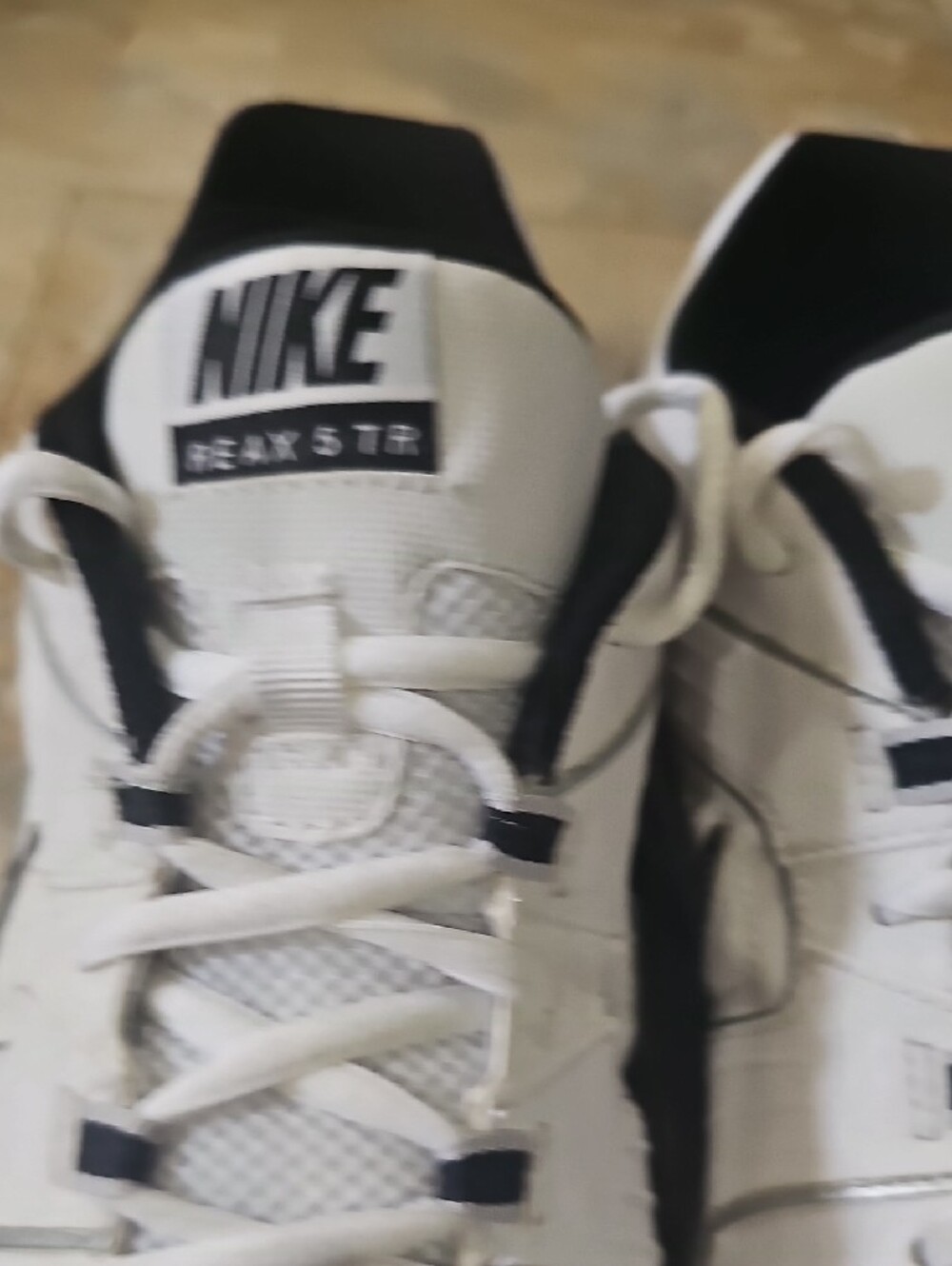 Nike Men’s White and Black Leather Athletic Trainers - Picture 5 of 14